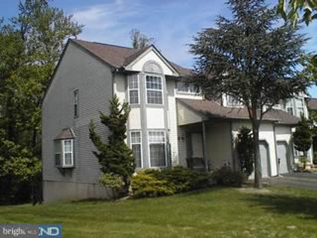 101 LAUREL CIR, Newtown, PA 18940