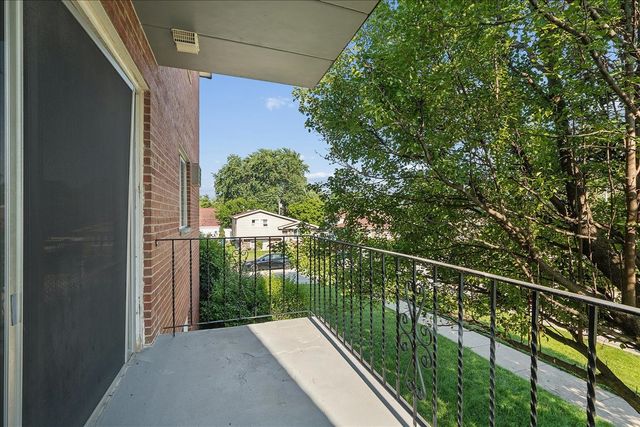 12850 Crestbrook Court 7, Crestwood, IL 60418