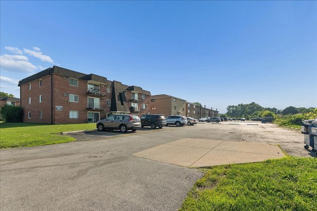 12850 Crestbrook Court 7, Crestwood, IL 60418