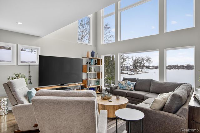 6780 Desmond Road, Waterford Charter Township, MI 48329