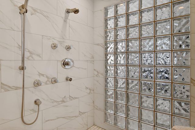 6780 Desmond Road, Waterford Charter Township, MI 48329