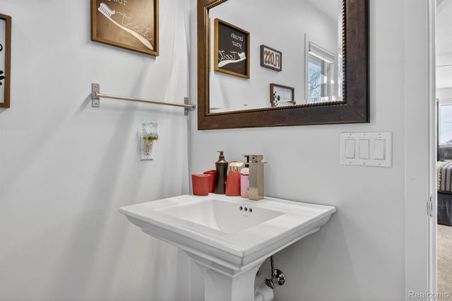 6780 Desmond Road, Waterford Charter Township, MI 48329