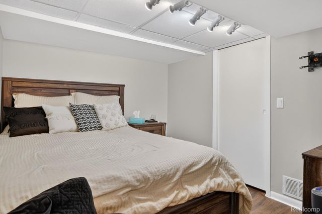 6780 Desmond Road, Waterford Charter Township, MI 48329