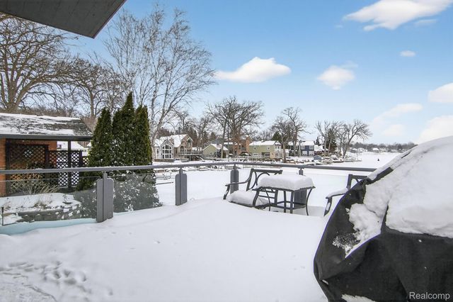 6780 Desmond Road, Waterford Charter Township, MI 48329