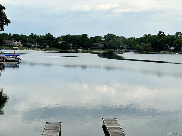 6780 Desmond Road, Waterford Charter Township, MI 48329