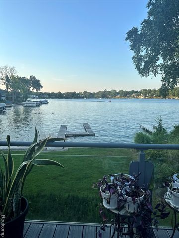 6780 Desmond Road, Waterford Charter Township, MI 48329