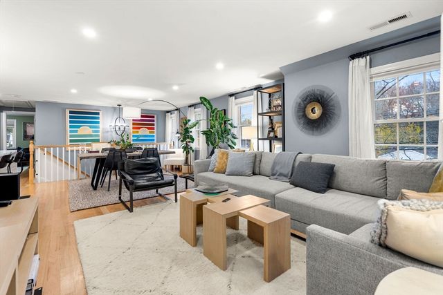 960 Summer St, Lynnfield, MA 01940