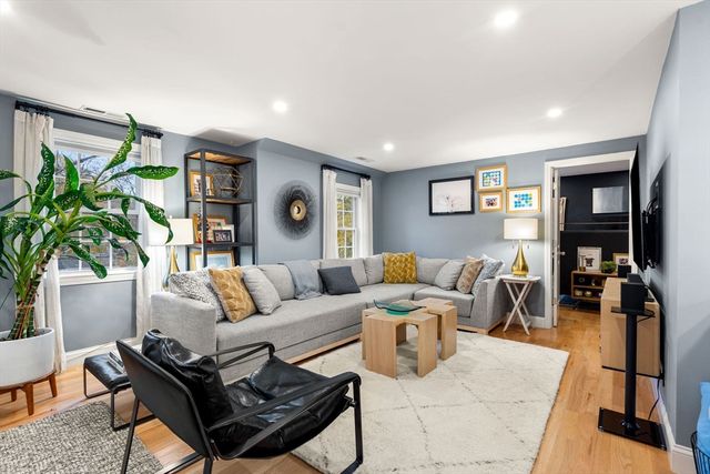 960 Summer St, Lynnfield, MA 01940