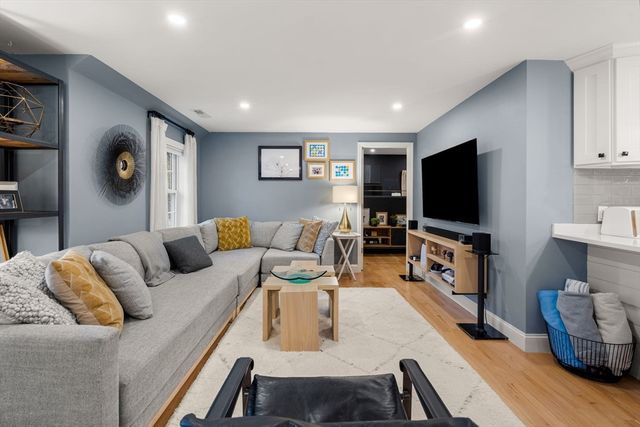 960 Summer St, Lynnfield, MA 01940