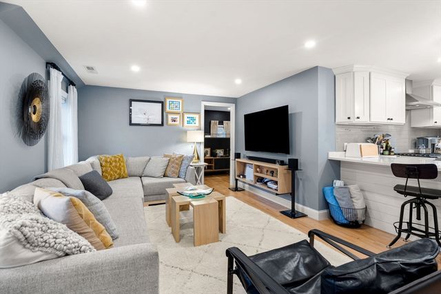 960 Summer St, Lynnfield, MA 01940