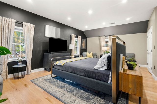 960 Summer St, Lynnfield, MA 01940