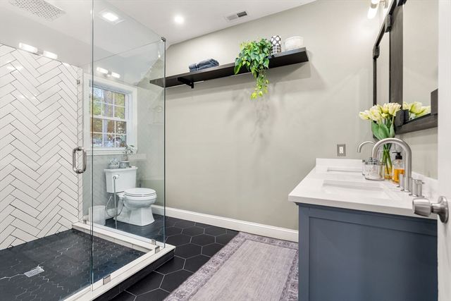 960 Summer St, Lynnfield, MA 01940