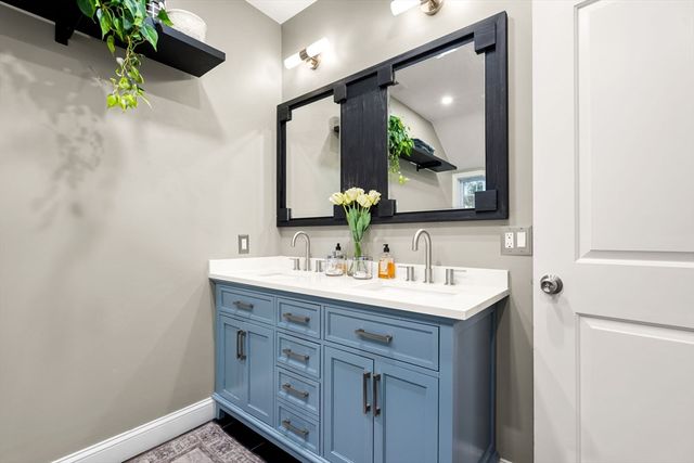 960 Summer St, Lynnfield, MA 01940