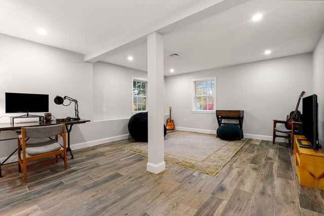 960 Summer St, Lynnfield, MA 01940