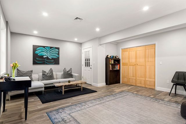 960 Summer St, Lynnfield, MA 01940