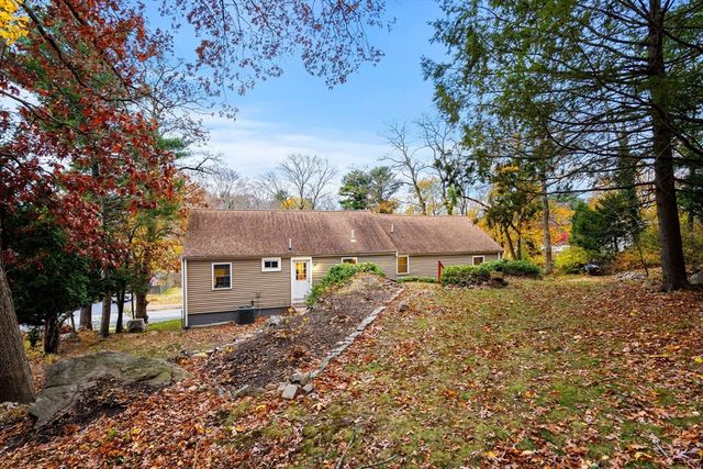 960 Summer St, Lynnfield, MA 01940