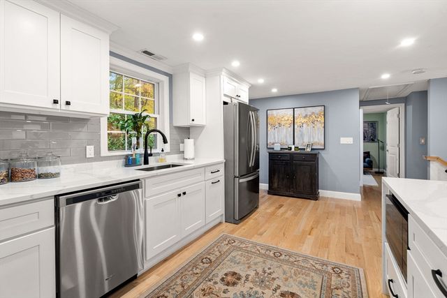 960 Summer St, Lynnfield, MA 01940