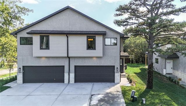 205-207 NW Orchard Court, Lee's Summit, MO 64063