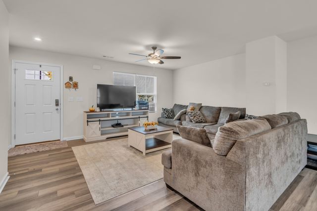 4029 S Downs Cir, White House, TN 37188
