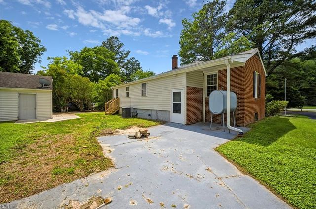 568 Yorktown RD, Newport News, VA 23603