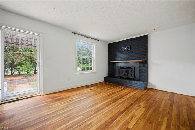 568 Yorktown RD, Newport News, VA 23603