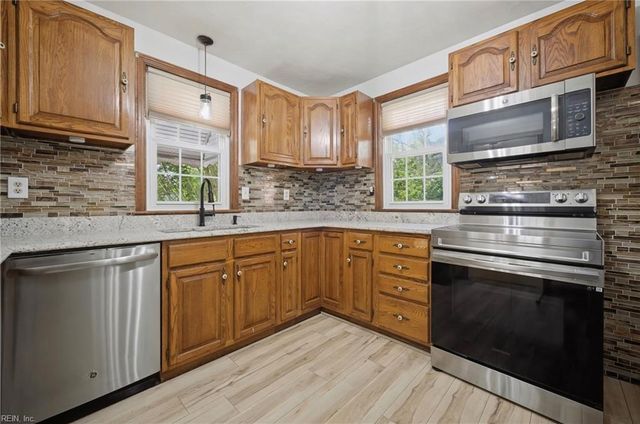 568 Yorktown RD, Newport News, VA 23603
