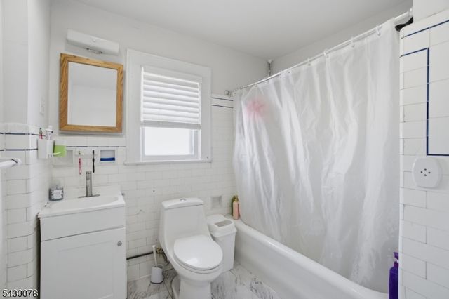 241 Hillside Rd, Elizabeth City, NJ 07208