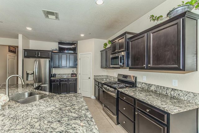 1613 N Ellendale Avenue, Fresno, CA 93722