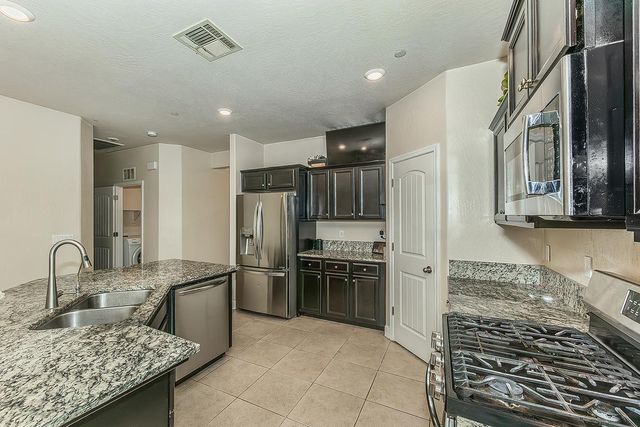 1613 N Ellendale Avenue, Fresno, CA 93722