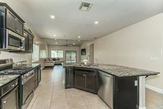 1613 N Ellendale Avenue, Fresno, CA 93722