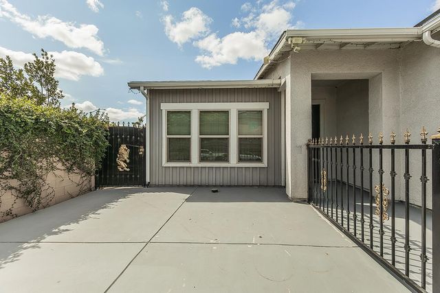 1613 N Ellendale Avenue, Fresno, CA 93722