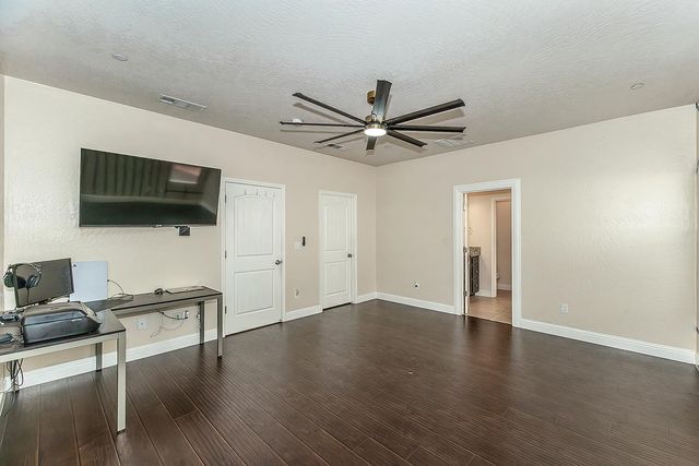 1613 N Ellendale Avenue, Fresno, CA 93722