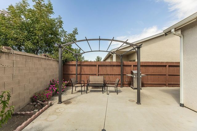 1613 N Ellendale Avenue, Fresno, CA 93722