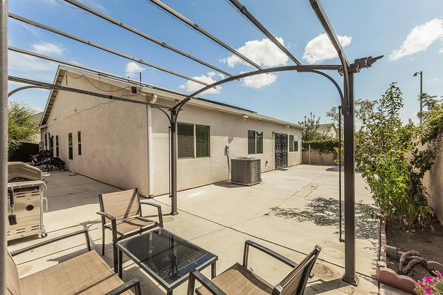 1613 N Ellendale Avenue, Fresno, CA 93722