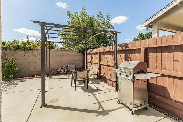 1613 N Ellendale Avenue, Fresno, CA 93722