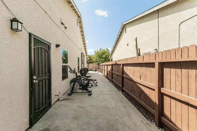 1613 N Ellendale Avenue, Fresno, CA 93722