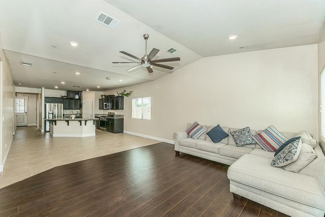 1613 N Ellendale Avenue, Fresno, CA 93722
