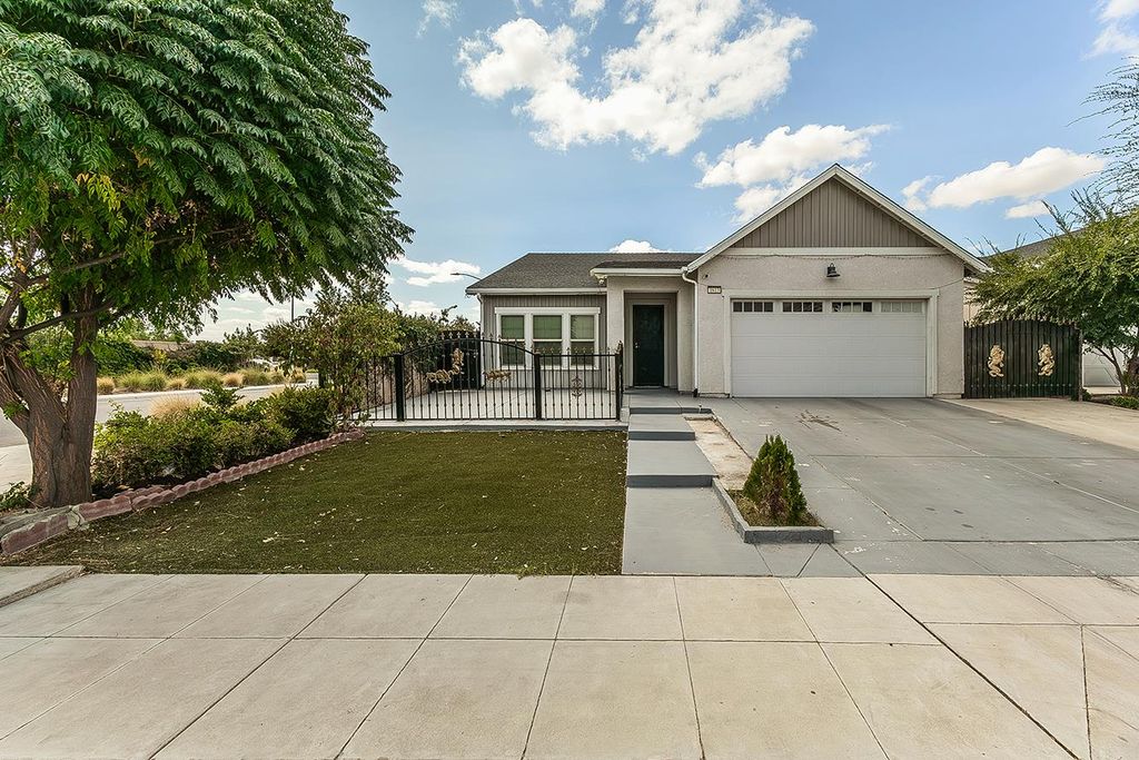 1613 N Ellendale Avenue, Fresno, CA 93722