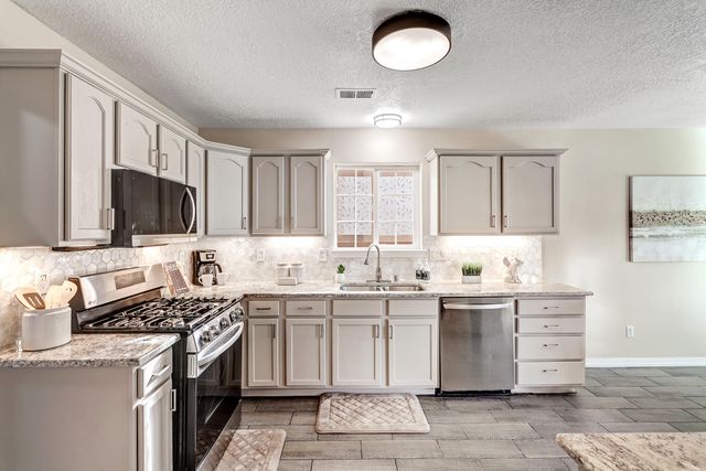 5504 Benson Court NW, Albuquerque, NM 87120