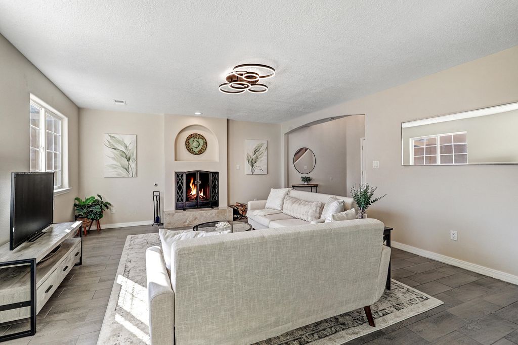 Image 11 of property listing at 5504 Benson Court NW, Albuquerque, NM 87120