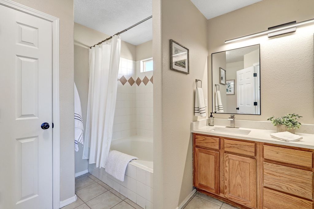 Image 17 of property listing at 5504 Benson Court NW, Albuquerque, NM 87120