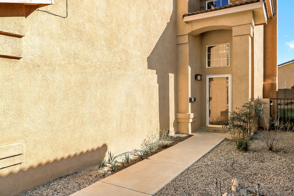 Image 2 of property listing at 5504 Benson Court NW, Albuquerque, NM 87120