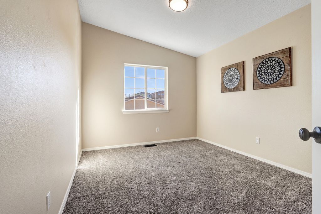Image 20 of property listing at 5504 Benson Court NW, Albuquerque, NM 87120