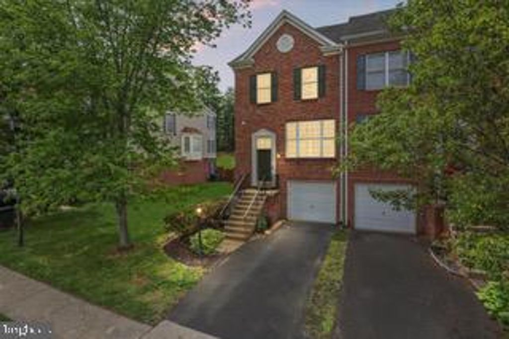 9757 CHESHIRE RIDGE CIR, Manassas, VA 20110