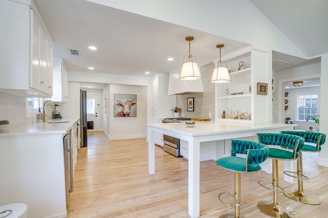 2901 Willing Avenue, Fort Worth, TX 76110