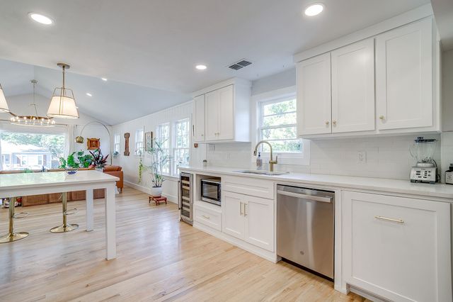 2901 Willing Avenue, Fort Worth, TX 76110