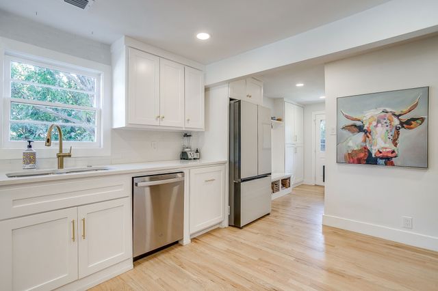 2901 Willing Avenue, Fort Worth, TX 76110