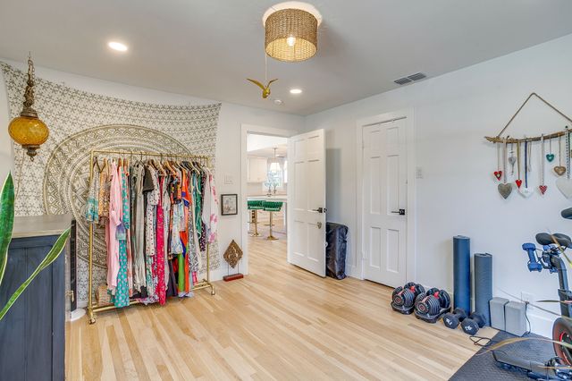 2901 Willing Avenue, Fort Worth, TX 76110