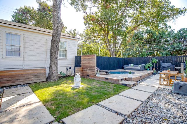 2901 Willing Avenue, Fort Worth, TX 76110