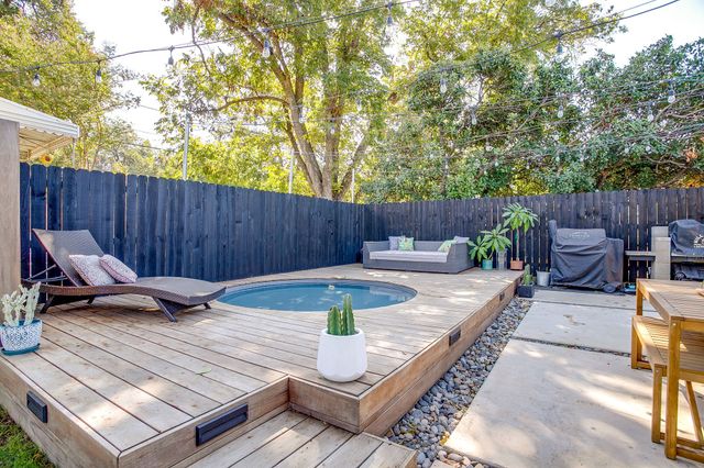 2901 Willing Avenue, Fort Worth, TX 76110